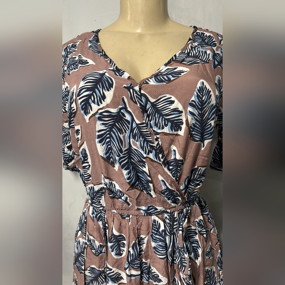 Chic Leaf Print Midi Dress in Pink and Blue - Picture 5 of 6